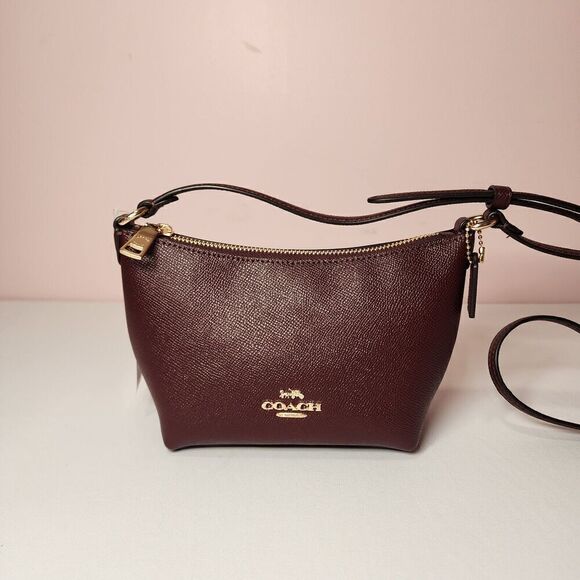 NWT Coach CW336 Zip Top Shoulder Bag In Crossgrain Leather Merlot - Picture 1 of 8